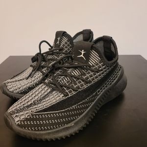 Danskins Athletic Shoes Black and Grey. Size  6